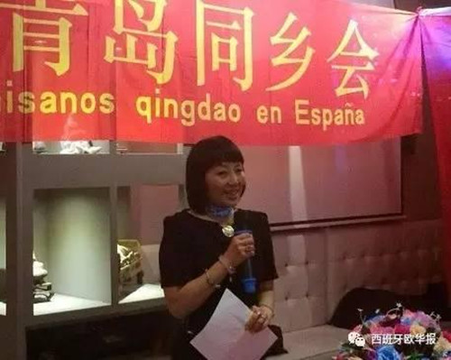 中國(guó)僑網(wǎng)莊魯魯會(huì)長(zhǎng)講話。(西班牙《歐華報(bào)》)