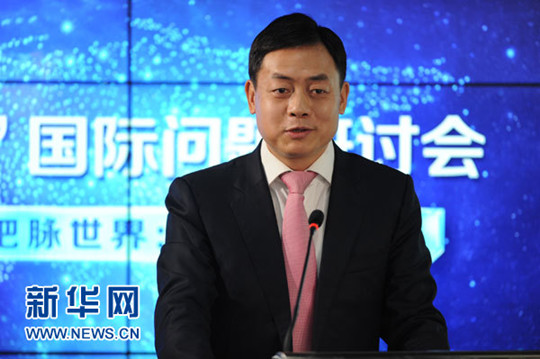 中國僑網(wǎng)12月26日,中國人民大學(xué)國際關(guān)系學(xué)院教授王義桅在新華網(wǎng)第七屆“縱論天下”國際研討會上發(fā)表演講。 新華網(wǎng) 孫韜 攝