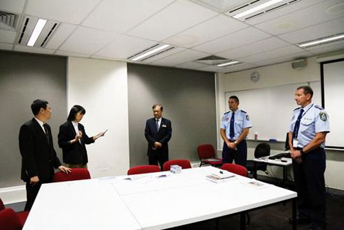 中國僑網悉尼中央警察局介紹情況。(澳洲新快網)