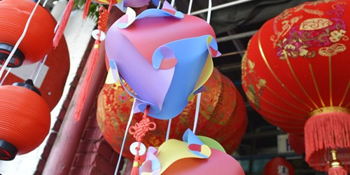 中國僑網(wǎng)馬幣趨軟燈籠售價水漲船高。(馬來西亞《詩華日報》)