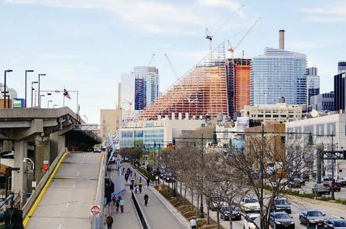 中國僑網(wǎng)EB-5簽證投資被用于建設豪華酒店,引起爭議。(美國《僑報》)