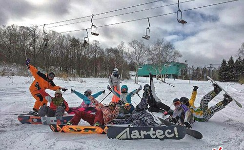 中國僑網(wǎng)資料圖:安比高原滑雪場(日本《中文導(dǎo)報》)