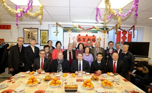 中國僑網(wǎng)勒甘一行為福建會(huì)館成員拜年。(法國《歐洲時(shí)報(bào)》/黃冠杰 攝)