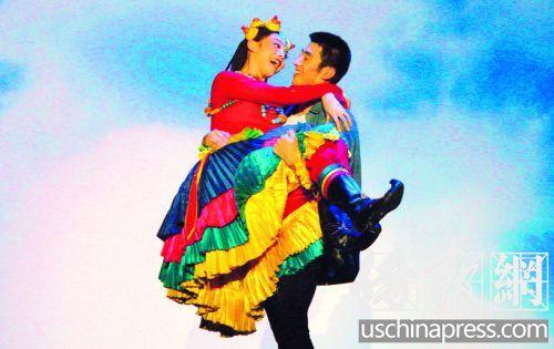 中國(guó)僑網(wǎng)游子終于抱得美人歸。(美國(guó)《僑報(bào)》/ 高睿 攝)