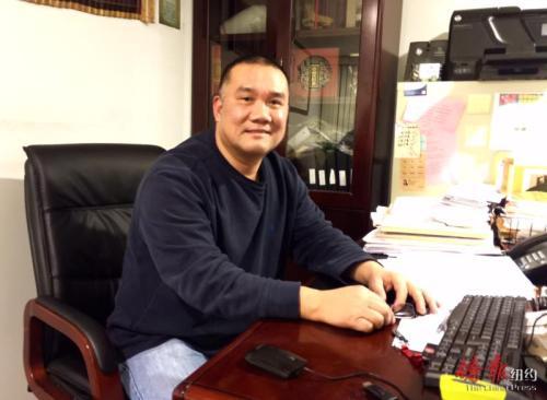 中國僑網(wǎng)衣廠老板陳慎佳。(美國《僑報(bào)》/崔國萁 攝)