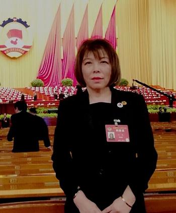 中國僑網(wǎng)金慧在大會現(xiàn)場。(法國《歐洲時報》/孔帆 攝)