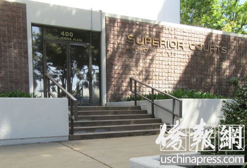 中國(guó)僑網(wǎng)泰裔嫌犯豪爾在波莫納高等法院首次過(guò)堂。(僑報(bào)記者翁羽攝)