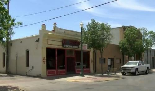 中國僑網(wǎng)艾爾巴索華裔小區(qū)正在努力為保存當(dāng)?shù)刈詈笠粭澣A資洗衣店的遺址。(美國《世界日報》)