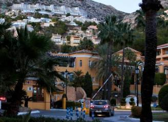 中國僑網(wǎng)圖為阿里坎特附近的一個豪宅區(qū)。(西班牙歐浪網(wǎng))