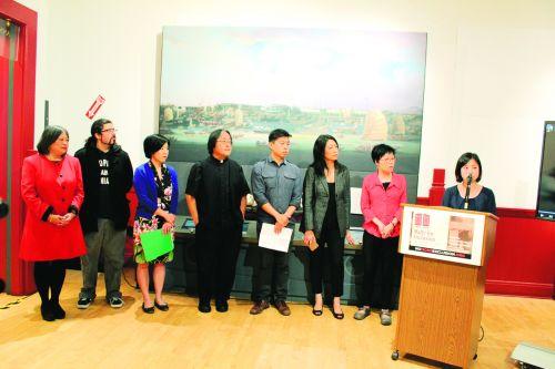 中國僑網(wǎng)出席發(fā)布會的團體代表呼吁各族裔民眾團結(jié)起來對不平等政策發(fā)聲。(美國《僑報》/ 陳勇青 攝)