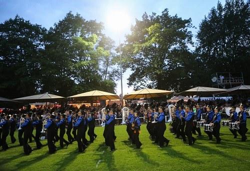 中國(guó)僑網(wǎng)資料圖:北航行進(jìn)管樂(lè)隊(duì)亮相德國(guó) 新華社記者張帆攝