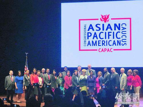 中國(guó)僑網(wǎng)到場(chǎng)的CAPAC 成員合影。(美國(guó)《僑報(bào)》/徐一凡 攝)