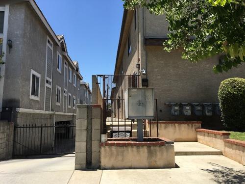 中國僑網(wǎng)圣蓋博一處聯(lián)邦康斗社區(qū)發(fā)生人倫悲劇,兒子殺死母親后自殺。(美國《世界日報》/張越 攝)