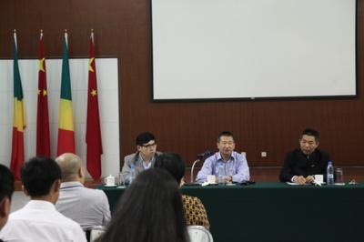 中國僑網(wǎng)夏煌大使主持講座并發(fā)表講話