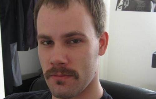 中國(guó)僑網(wǎng)克利斯汀森因涉嫌綁架章瑩穎而被警方逮捕。