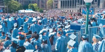 中國(guó)僑網(wǎng)美國(guó)哥倫比亞大學(xué)畢業(yè)典禮現(xiàn)場(chǎng)