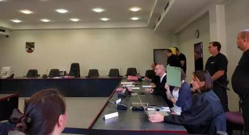 中國僑網(wǎng)審判現(xiàn)場。(《歐洲時報內(nèi)參》微信公眾號)