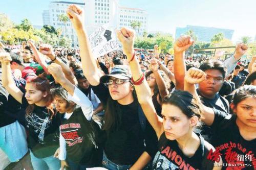 中國僑網(wǎng)特朗普的移民政策經(jīng)常成為民眾抗議的目標(biāo)。(紐約《僑報(bào)》資料圖)