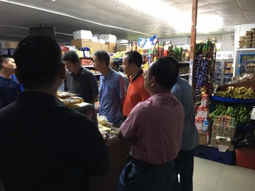 中國僑網(wǎng)楊領(lǐng)事一行慰問死者家屬(巴拿馬拉美僑聲報(bào))