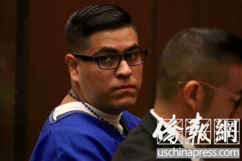 中國僑網(wǎng)紀(jì)欣然命案主犯加西亞面無表情地坐在法庭上。(美國《僑報》/邱晨 攝)