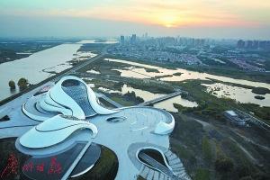 中國(guó)僑網(wǎng)“超越悉尼歌劇院”的哈爾濱大劇院