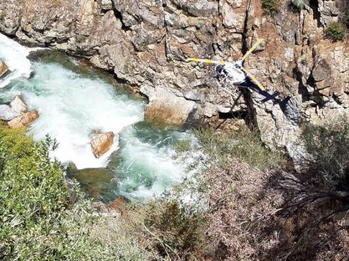 中國(guó)僑網(wǎng)弗雷斯諾縣警方派出直升機(jī)于當(dāng)?shù)貢r(shí)間8月15日繼續(xù)在中國(guó)學(xué)生夫婦和泰國(guó)學(xué)生失蹤附近地區(qū)搜救。(美國(guó)《世界日?qǐng)?bào)》)