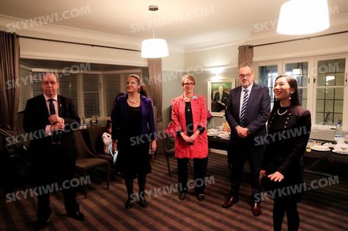 中國僑網(wǎng)國家黨北部南島地區(qū)華人會(huì)負(fù)責(zé)人齊慧芳主持活動(dòng)(圖片均來自新西蘭天維網(wǎng))