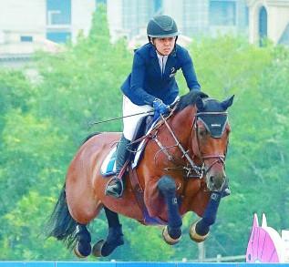 中國僑網(wǎng)朱美美在比賽中。(郭紅松 攝)