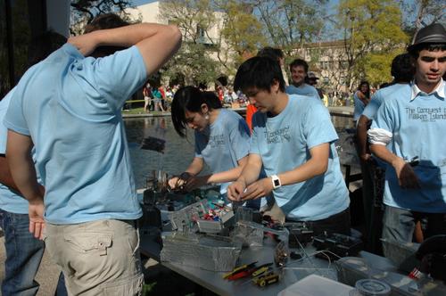 中國(guó)僑網(wǎng)被認(rèn)為禁止族裔考慮招生政策的加州理工學(xué)院,近十年來(lái)亞裔學(xué)生持續(xù)成長(zhǎng)。(美國(guó)《世界日?qǐng)?bào)》/丁曙 攝)