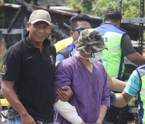 中國僑網(wǎng)“殺祖孫4人再燒屋案”的38歲嫌犯將以謀殺等5項(xiàng)罪名被起訴。(馬來西亞《星洲日報(bào)》)