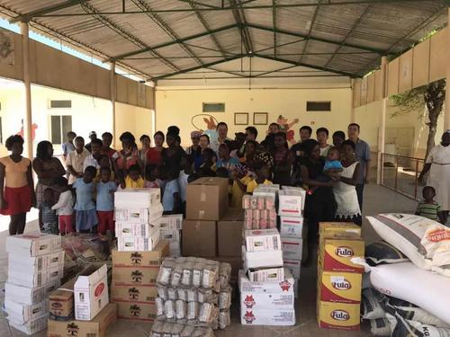 中國僑網(wǎng)捐贈現(xiàn)場 (《安哥拉華人報》微信公眾號)