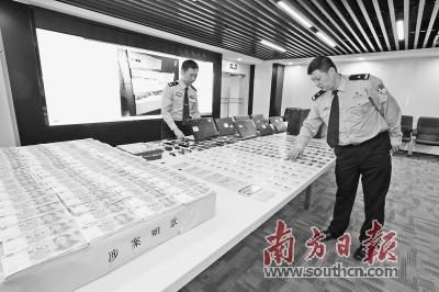 中國僑網(wǎng)警方展示珠?!?·18”跨國網(wǎng)絡(luò)賭博案件涉案贓物。通訊員供圖