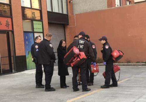 中國僑網(wǎng)警方同受害人了解情況。(圖片來源:美國《世界日報》記者 朱蕾 攝)