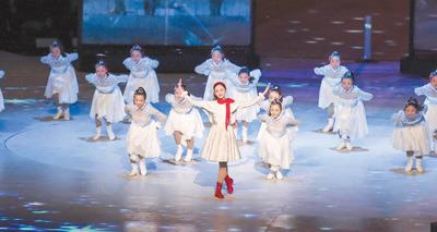 中國僑網(wǎng)第十二屆冬殘奧會閉幕式上的北京文藝表演。 新華社記者 夏一方攝