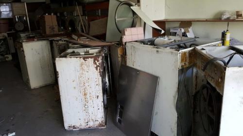 中國僑網(wǎng)店內(nèi)設(shè)施在進(jìn)行更換。(美國《世界日報(bào)》/胡先生提供)