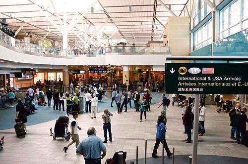 中國僑網(wǎng)加拿大每年吸引許多人移民。(加拿大《星島日報(bào)》資料圖片)