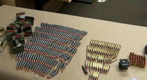 中國僑網(wǎng)孫安佐持有的上千發(fā)子彈。(美國《世界日報(bào)》檔案照)