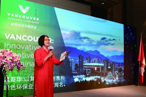 中國僑網(wǎng)殷秋紅主持活動(dòng)。(資料圖:加拿大環(huán)球華網(wǎng))