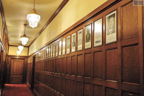 中國(guó)僑網(wǎng)舊金山市長(zhǎng)辦公室計(jì)劃將前華裔市長(zhǎng)李孟賢的肖像照掛上歷屆市長(zhǎng)之列。(美國(guó)《星島日?qǐng)?bào)》資料圖)