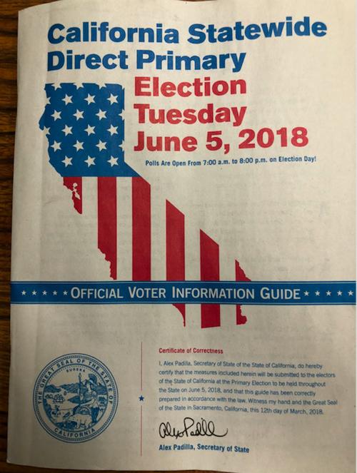 中國僑網(wǎng)美國加州選舉指導手冊上沒有江俊輝的照片和宣言。(美國《世界日報》/張越 攝)