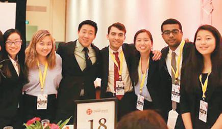 中國(guó)僑網(wǎng)圖為哈佛中國(guó)論壇籌委會(huì)工作人員合影