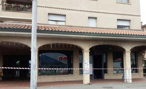 中國僑網(wǎng)意大利摩德納省卡韋佐市居民區(qū)發(fā)生火災(zāi)的華人商店。(意大利歐聯(lián)網(wǎng))