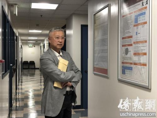 中國(guó)僑網(wǎng)美國(guó)南加大華裔校董謝明接受采訪。 (美國(guó)《僑報(bào)》/聶達(dá) 攝)