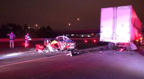 中國(guó)僑網(wǎng)位于托斯汀5號(hào)公路南向在Tustin Ranch路日前發(fā)生一起車(chē)禍,死者是中國(guó)留學(xué)生。(美國(guó)《世界日?qǐng)?bào)》視頻截圖)