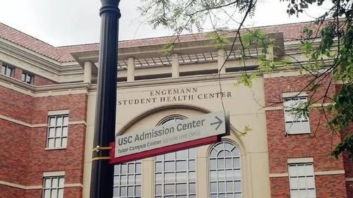 中國僑網(wǎng)美國南加大恩格曼校園學(xué)生保健中心。(美國《僑報(bào)》圖片)