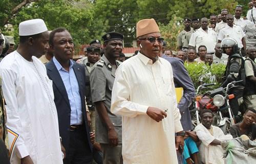 中國僑網(wǎng)乍得公安部就近日一位中國僑民遇害案舉行媒體通報(bào)會(huì)。