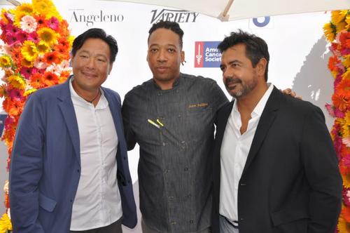 中國(guó)僑網(wǎng)蔡明昊(左一)和另外兩位知名主廚參加美國(guó)癌癥協(xié)會(huì)活動(dòng)。(美國(guó)《世界日?qǐng)?bào)》/張?jiān)?攝)