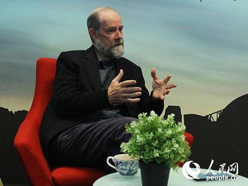 中國(guó)僑網(wǎng)西悉尼大學(xué)文化和社會(huì)研究院客座研究院邁克爾·威廉姆斯博士接受人民網(wǎng)專訪 (攝影 陰袁揚(yáng)洋)