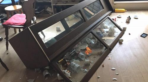 中國(guó)僑網(wǎng)圖為地震后陶惠榮拍下的家中的照片。(日本《中文導(dǎo)報(bào)》)