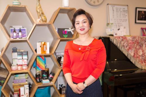 中國僑網(wǎng)生活中的童云云美麗優(yōu)雅。(澳洲網(wǎng))